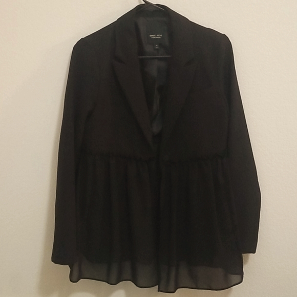 Black blazer with ruffles - Picture 1 of 2